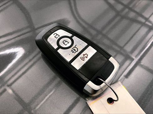 Used 2022 Ford Explorer XLT image 10