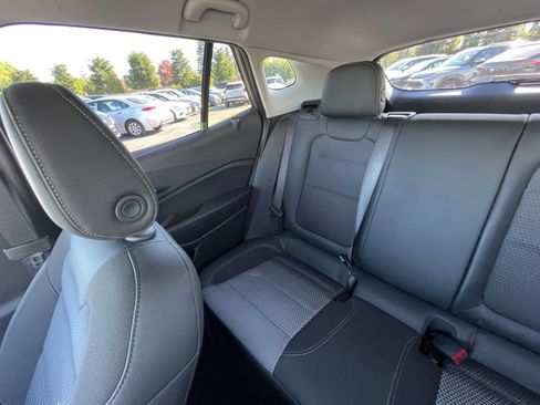 Used 2025 Chevrolet Trax LT image 38