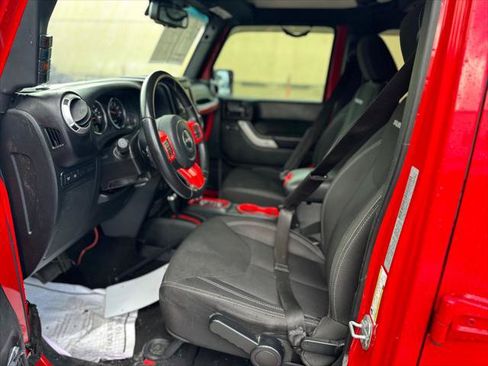 Used 2017 Jeep Wrangler Unlimited Rubicon w/ Connectivity Group AWD/4WD image 9