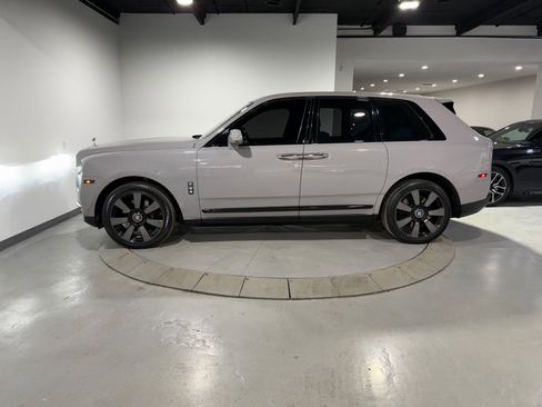 Used 2023 Rolls-Royce Cullinan w/ Cullinan Package image 18