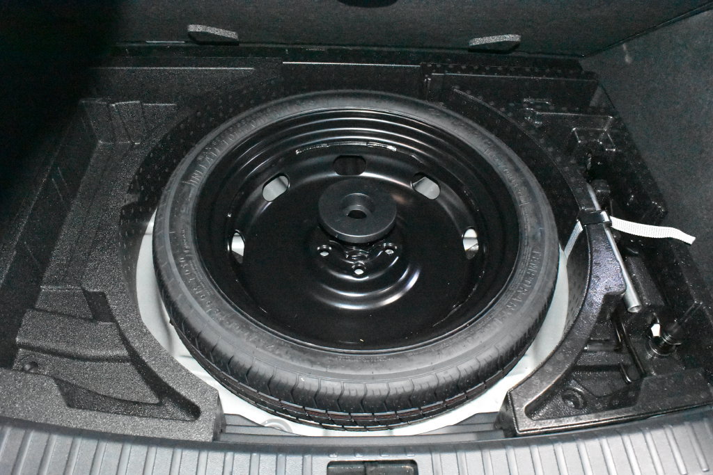 Used 2025 Volkswagen Taos SEL w/ Black Wheel Plus Package AWD/4WD image 31