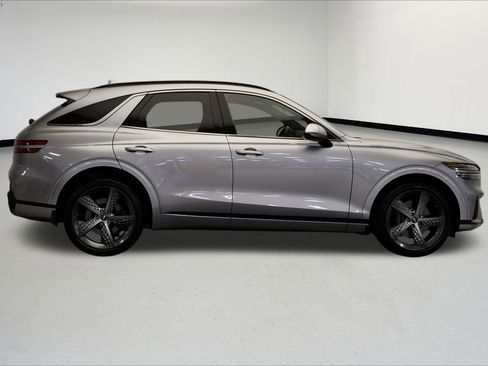 Used 2025 Genesis GV70 3.5T Sport w/ Sport Advanced Package image 6