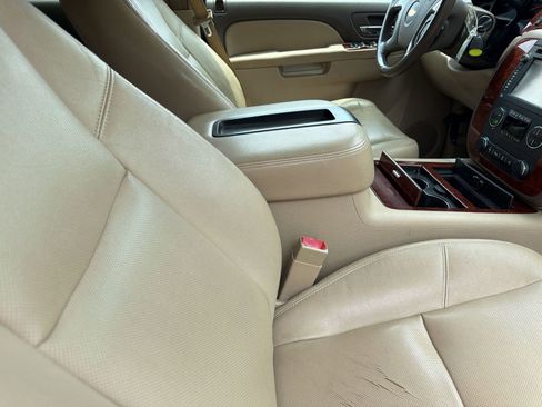 Used 2013 Chevrolet Suburban LTZ RWD image 30
