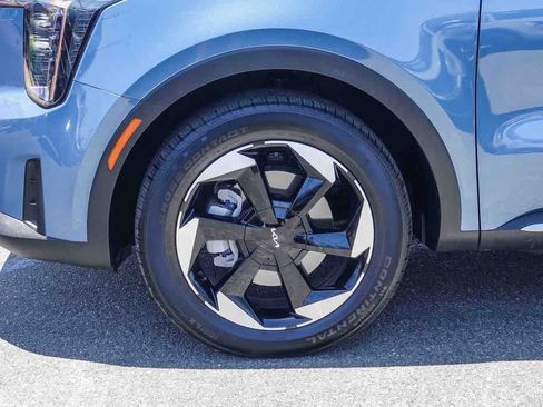 Certified 2025 Kia Sorento EX FWD image 10