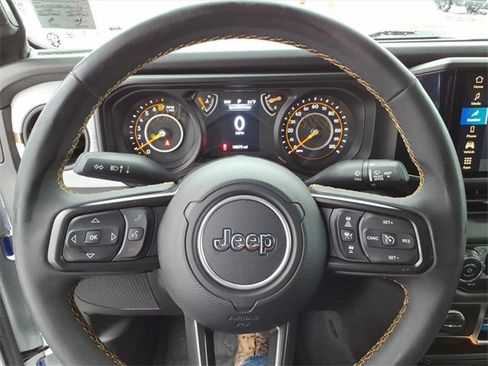 Used 2024 Jeep Gladiator Sport image 17