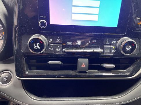 Used 2024 Toyota Highlander XLE image 29