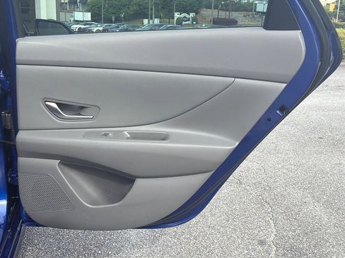 Used 2023 Hyundai Elantra SEL w/ Convenience Package image 16