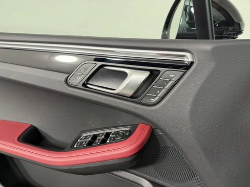 Certified 2026 Porsche Macan AWD/4WD image 23
