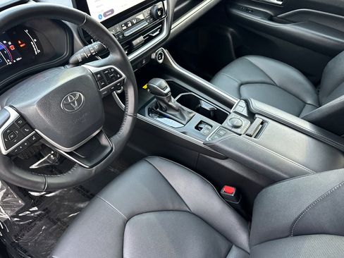 Used 2025 Toyota Grand Highlander AWD image 10