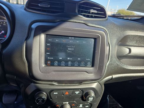 Used 2018 Jeep Renegade Latitude image 23