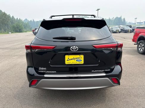 Used 2023 Toyota Highlander Platinum AWD/4WD image 2