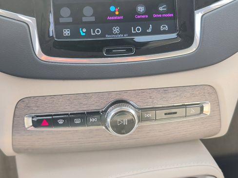 Certified 2024 Volvo XC90 B6 Ultimate AWD/4WD image 19