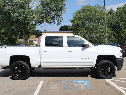 Used 2018 Chevrolet Silverado 1500 LT w/ Trailering Package AWD/4WD image 5