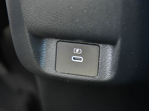Used 2023 Nissan Versa SV FWD image 33