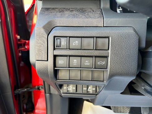 Used 2025 Toyota Tacoma Limited image 18