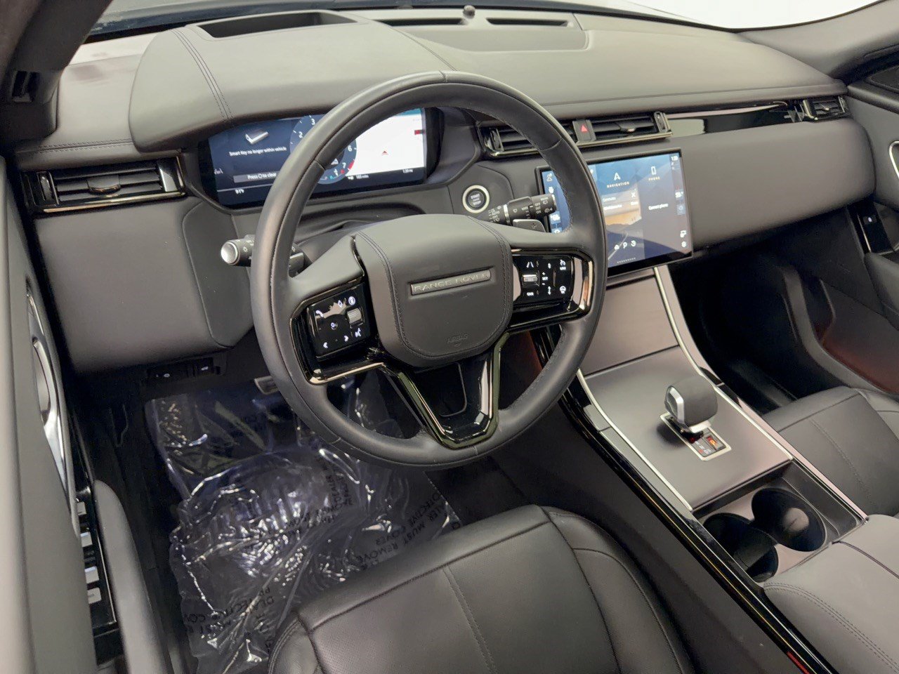Certified 2026 Land Rover Range Rover Velar Dynamic SE AWD/4WD image 4