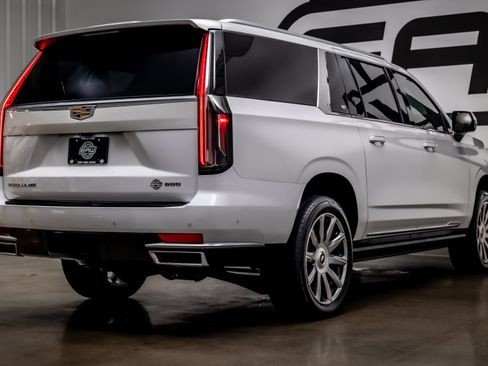 Used 2023 Cadillac Escalade ESV Premium Luxury Platinum AWD/4WD image 33