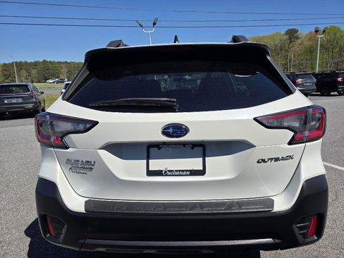 Used 2020 Subaru Outback Premium image 6