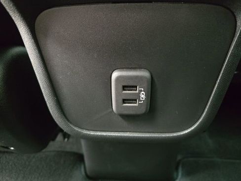 Used 2024 GMC Terrain SLE image 32