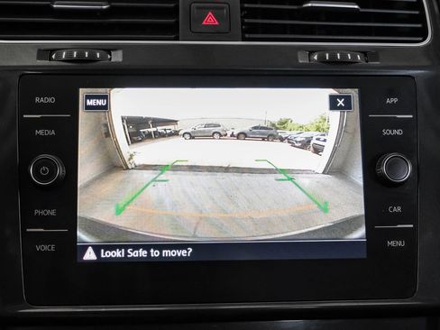 Used 2019 Volkswagen Golf SE FWD image 21