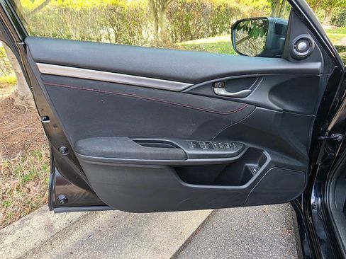 Used 2018 Honda Civic Si image 9