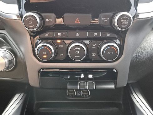 Used 2024 RAM 1500 Laramie AWD/4WD image 19