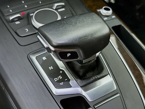 Used 2019 Audi Q5 2.0T Premium w/ Convenience Package AWD/4WD image 18