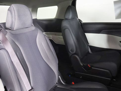 Used 2022 Kia Carnival LX FWD image 30