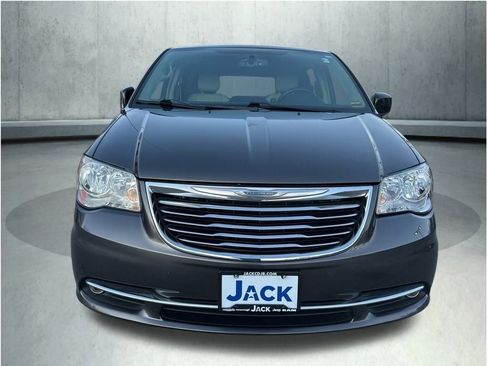 Used 2016 Chrysler Town & Country Touring w/ Driver Convenience Group image 10