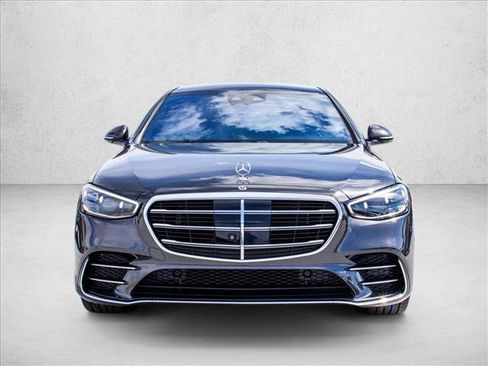 Used 2022 Mercedes-Benz S 500 4MATIC w/ AMG Line Package image 2