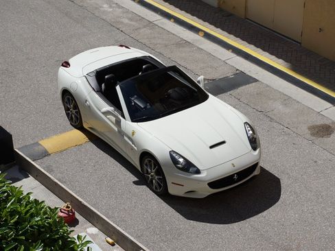 Used 2014 Ferrari California RWD image 55
