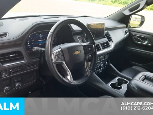Used 2024 Chevrolet Suburban LT RWD image 6