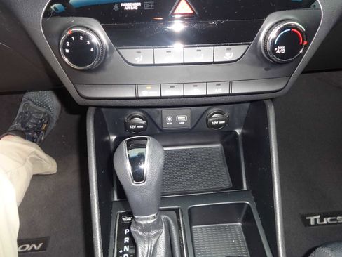 Used 2018 Hyundai Tucson SE image 21