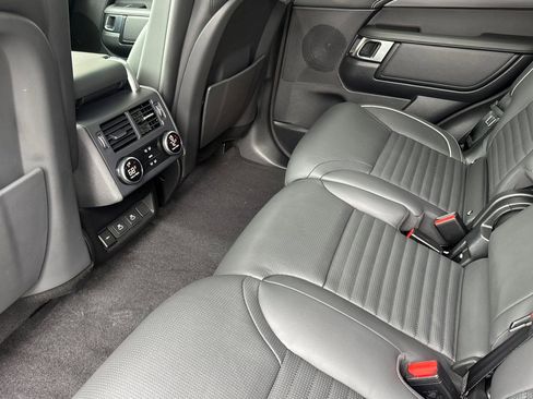 Certified 2024 Land Rover Discovery Metropolitan Edition image 12