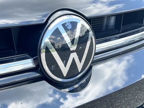 Used 2025 Volkswagen Jetta SE FWD image 4