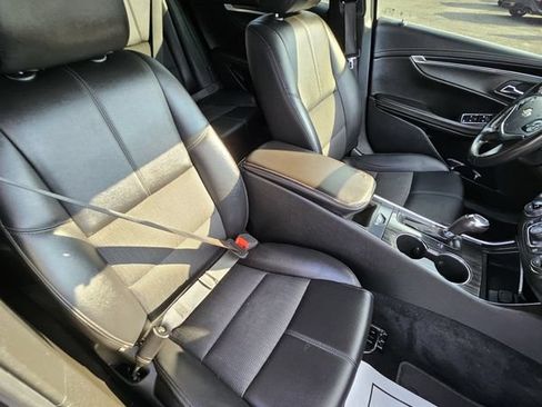 Used 2019 Chevrolet Impala LT FWD image 17