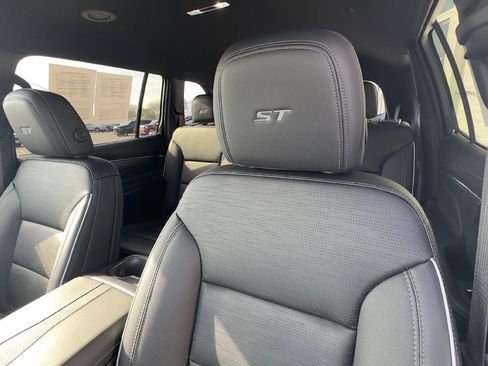 Used 2025 Buick Enclave Sport Touring image 18