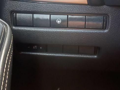 Used 2022 Nissan Rogue SV FWD image 12