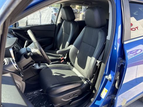 Used 2016 Chevrolet Trax LT w/ LT Convenience Package AWD/4WD image 11