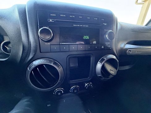 Used 2018 Jeep Wrangler Sport AWD/4WD image 16