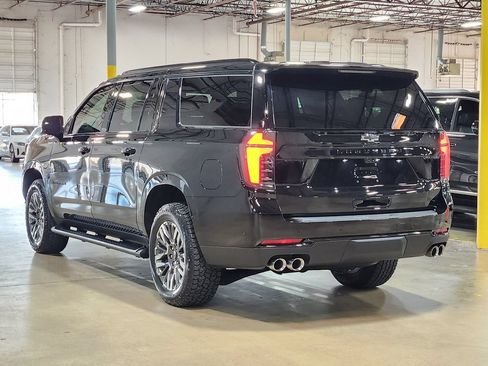 Used 2025 Chevrolet Suburban Z71 w/ Z71 Off-Road Package AWD/4WD image 11