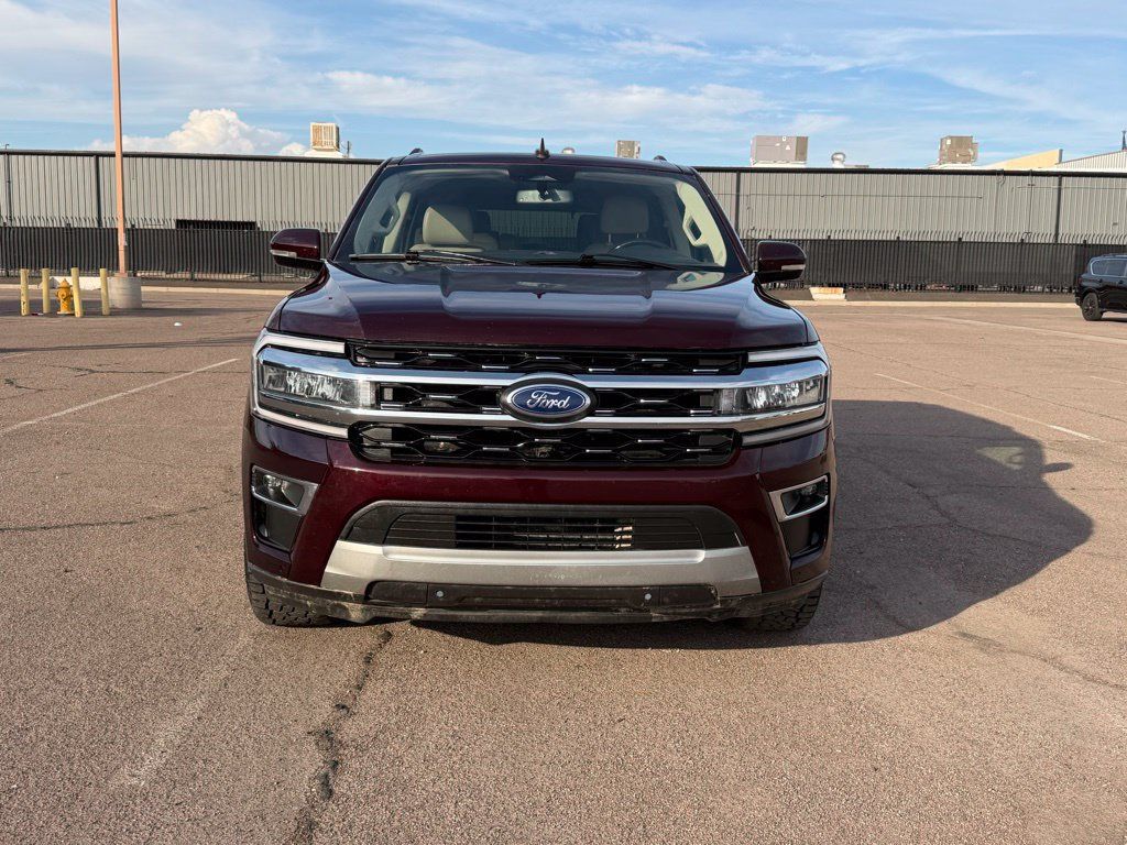 Used 2024 Ford Expedition Limited AWD/4WD image 3