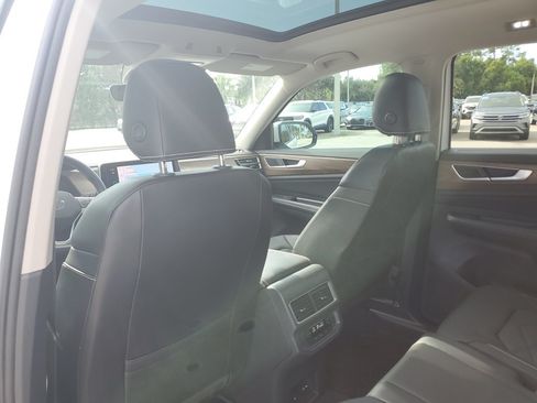 Certified 2024 Volkswagen Atlas SE w/ Panoramic Sunroof Package FWD image 18