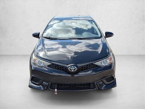 Used 2018 Toyota Corolla iM image 2