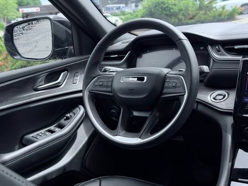 Certified 2025 Jeep Grand Cherokee Limited AWD/4WD image 25