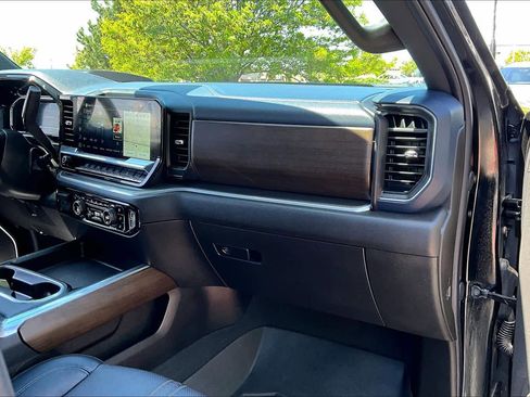 Used 2024 Chevrolet Silverado 2500 High Country w/ Technology Package AWD/4WD image 19