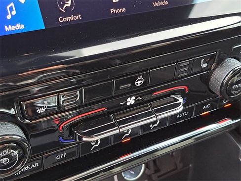 New 2025 Jeep Grand Cherokee Limited w/ Black Appearance Package image 8