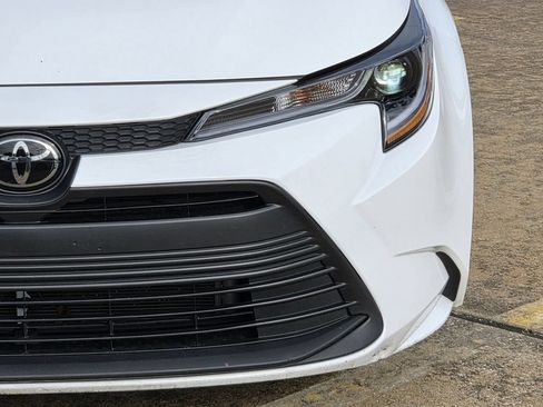 Used 2025 Toyota Corolla LE FWD image 4