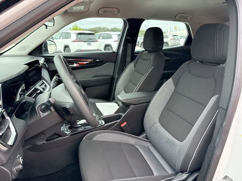 Used 2025 Chevrolet TrailBlazer LS FWD image 13