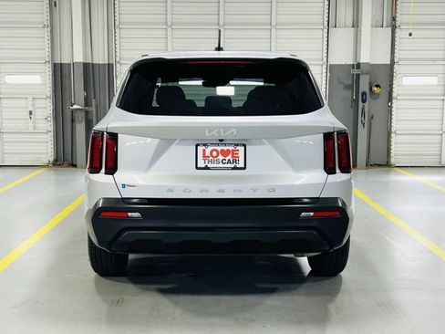 Used 2022 Kia Sorento LX image 17
